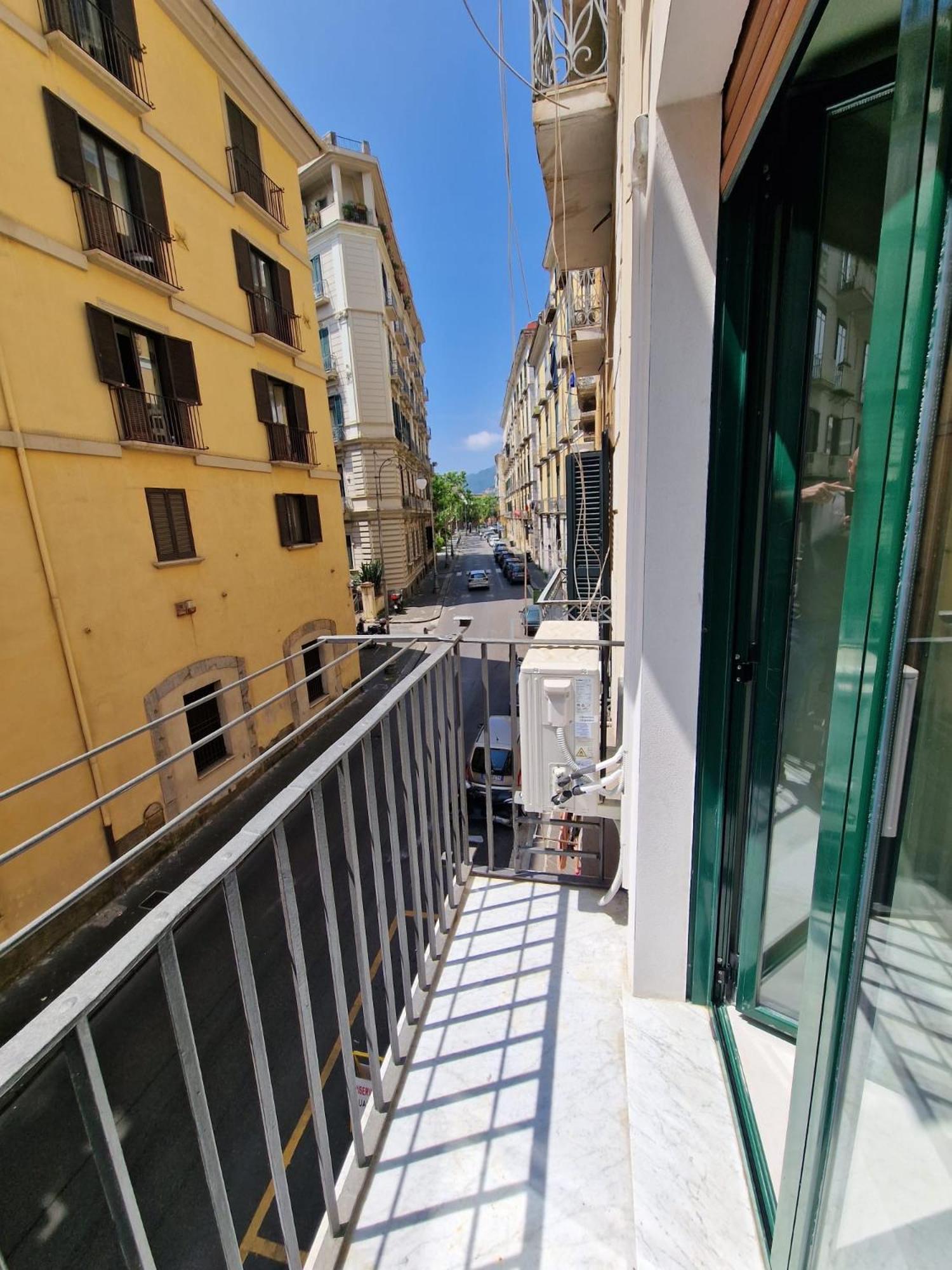 Alessia Holiday House 90Mq Salerno Centro Exteriör bild